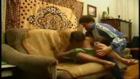 Пьяный отец насилует свою дочку после душа